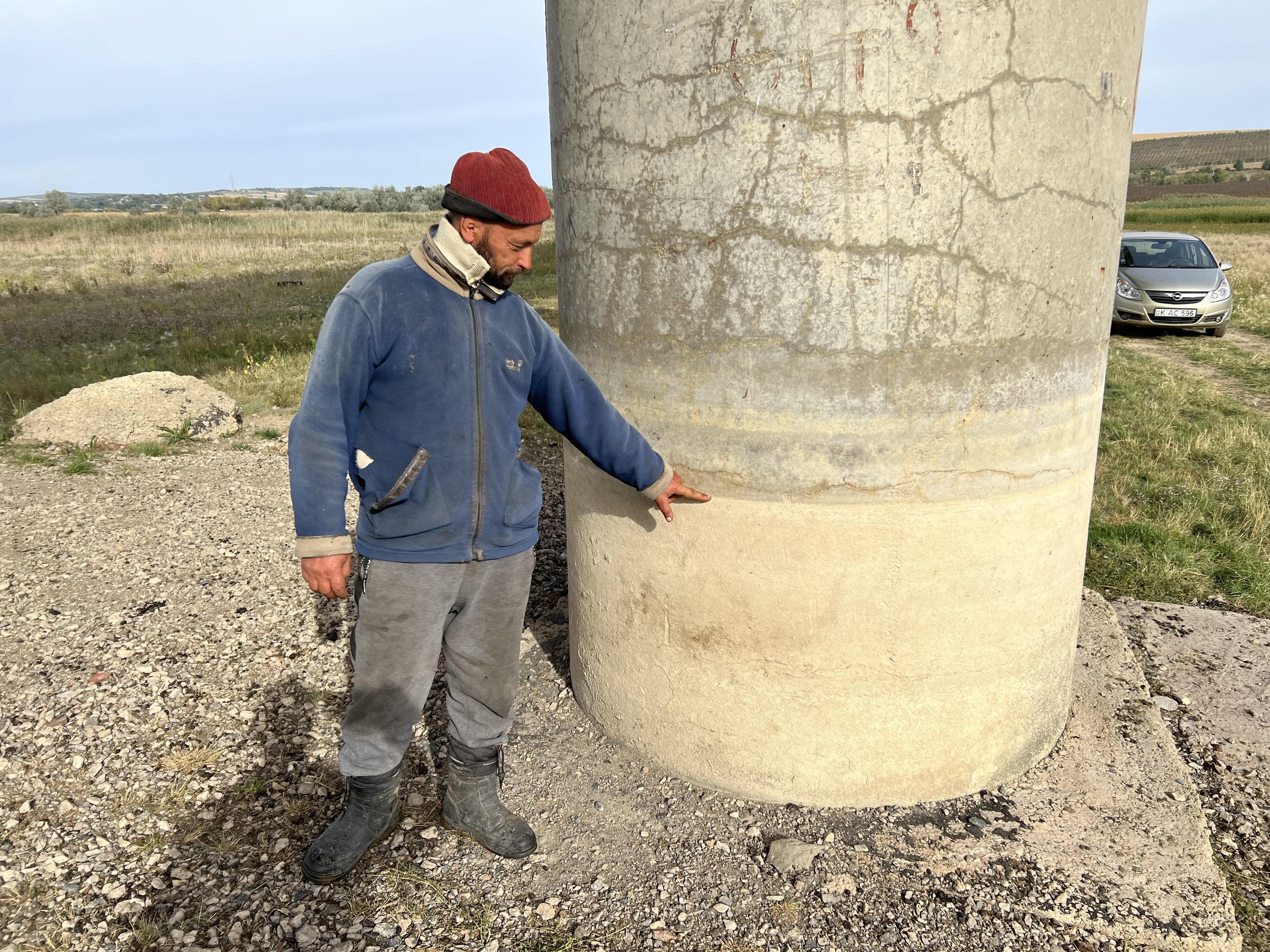 A local resident of the Chiscareni village points out the previous water level mark on one of the pillars of the Chiscareni bridge.